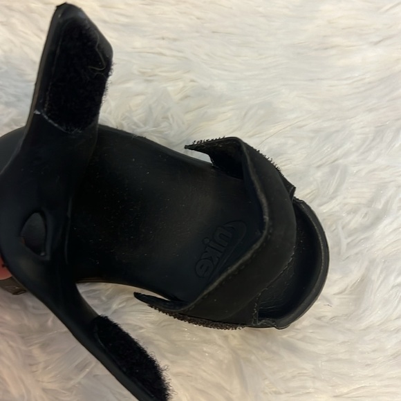 Nike Kids Velcro Sandals Black w White Swoosh Size 7C - Picture 2 of 7